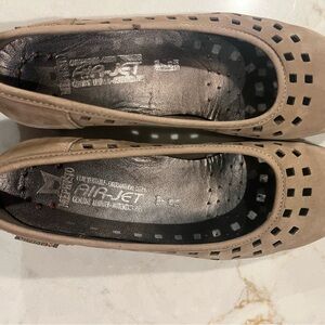 Mephisto size 9 slip on shoes